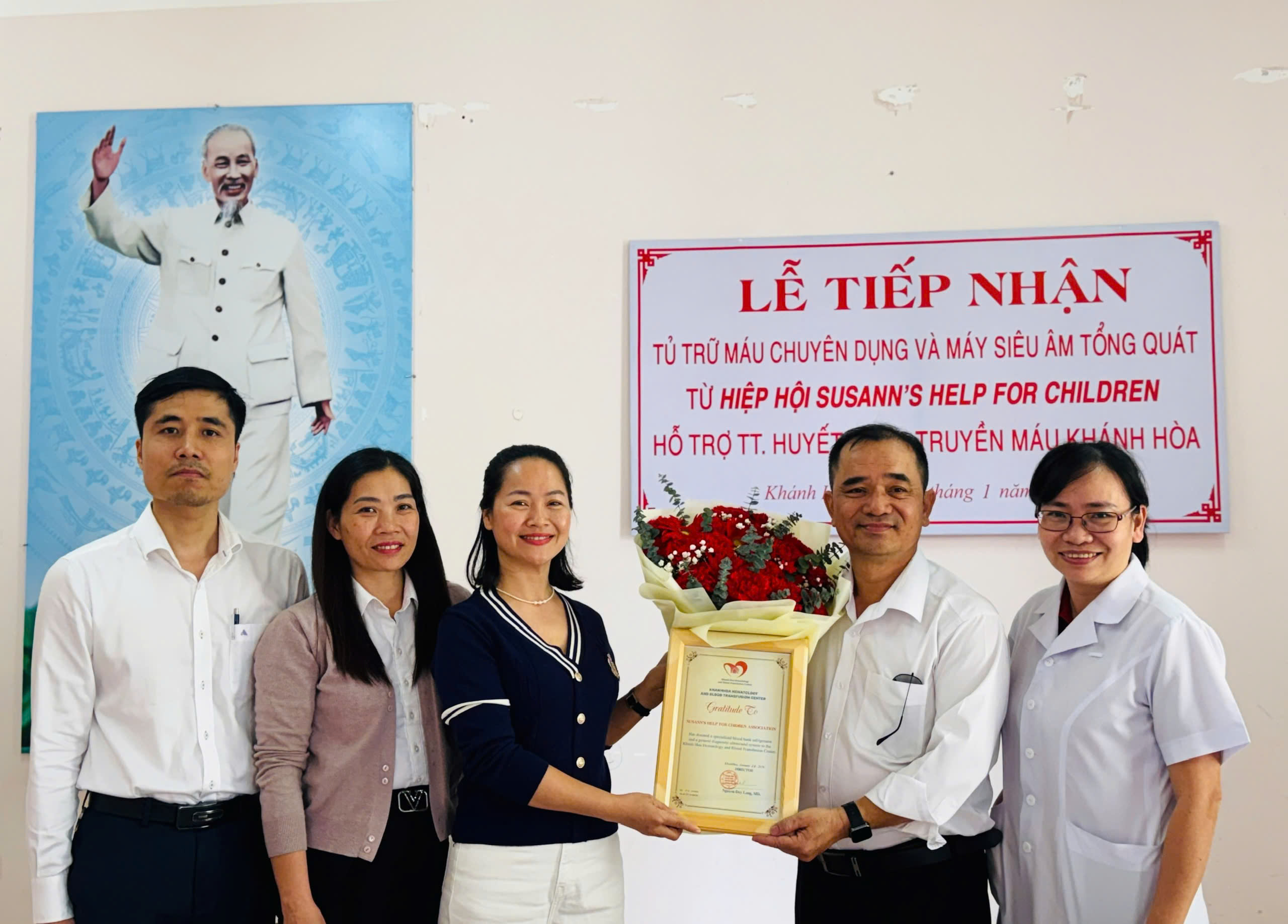 Trung tâm Huyết học - Truyền máu Khánh Hòa tiếp nhận trang thiết bị y tế do tổ chức Thụy Sĩ tài trợ